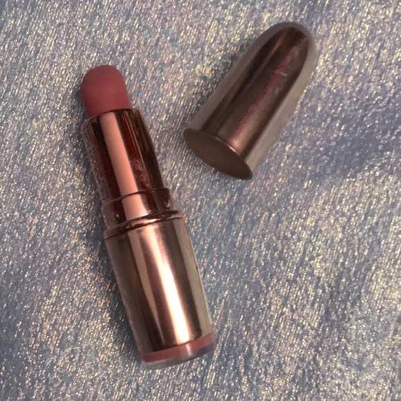 6/$15 Makeup Revolution Iconic Matte Nude Lipstick in Lust - Picture 1 of 5